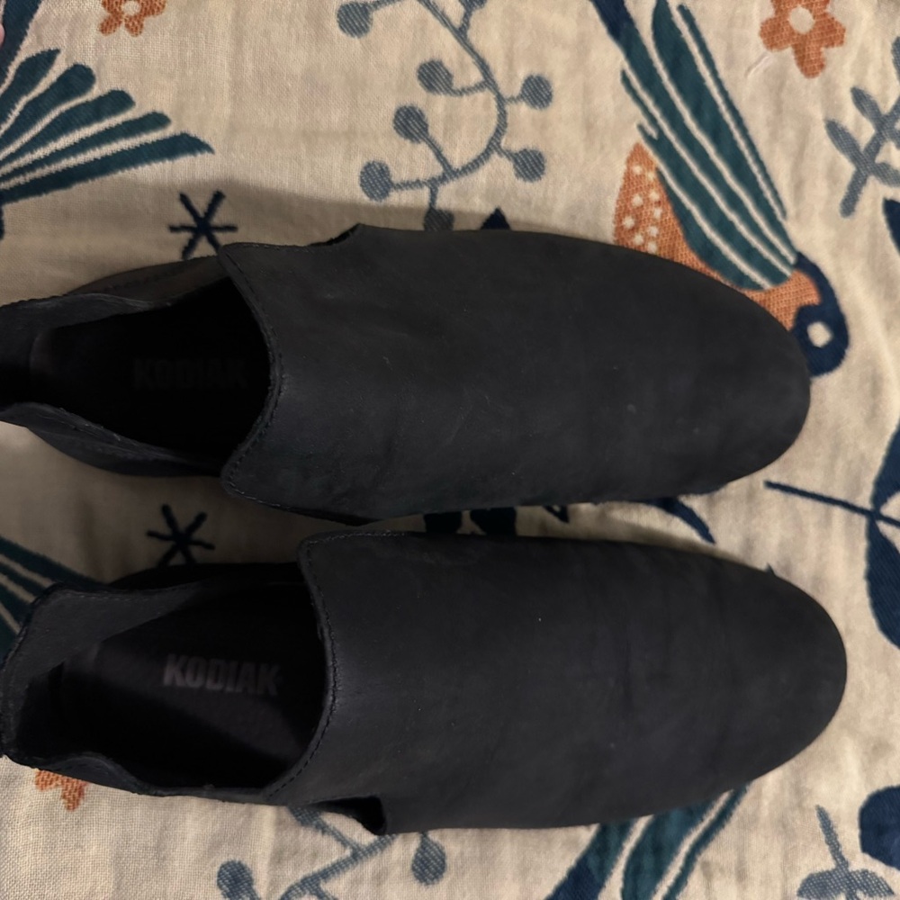 Kodiak Women's Black Flats